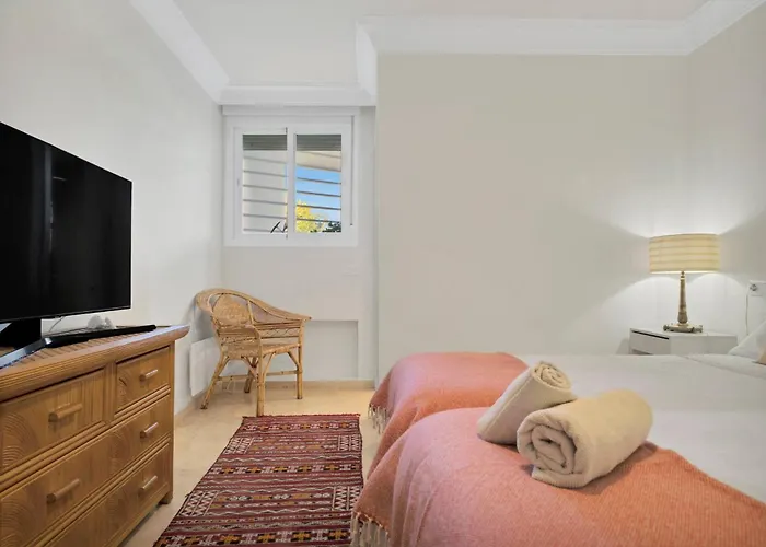 Lujoso Y Moderno Piso Con Piscina Cerca Del Campo De Golf En Guadalmina Alta - Quetzal 54 Apartman