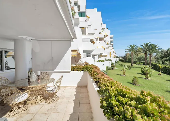Lujoso Y Moderno Piso Con Piscina Cerca Del Campo De Golf En Guadalmina Alta - Quetzal 54 Apartman *