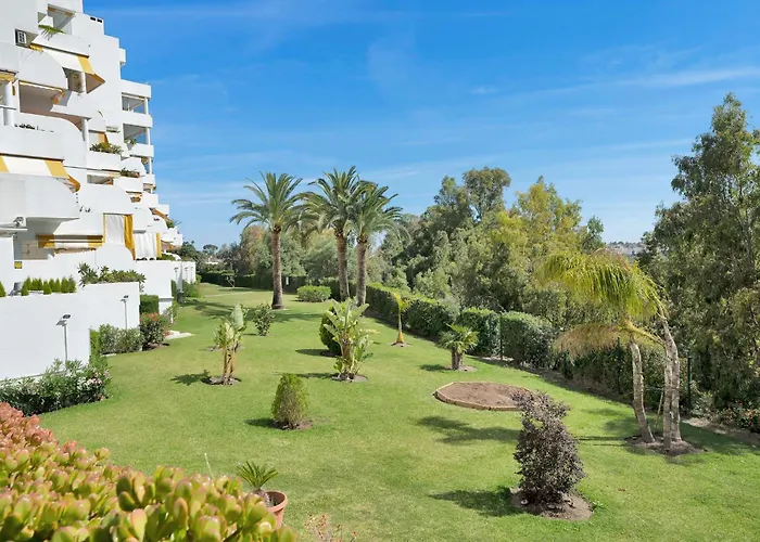 Lujoso Y Moderno Piso Con Piscina Cerca Del Campo De Golf En Guadalmina Alta - Quetzal 54 *